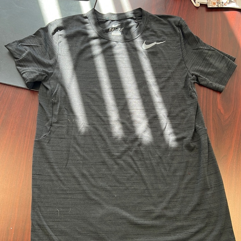 Nike men’s medium dri fit black shirt